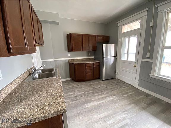 4th image of 315-321 N Washington St