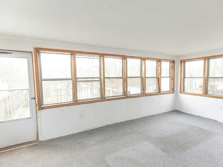 87 Glass St — Photo 14