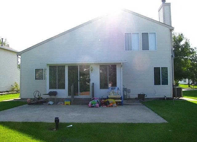 5 bed, 3.5 bath, 3100 sqft, $3,600 — Photo 2