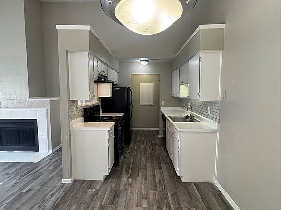 3rd image of 1122 Millview Dr #802