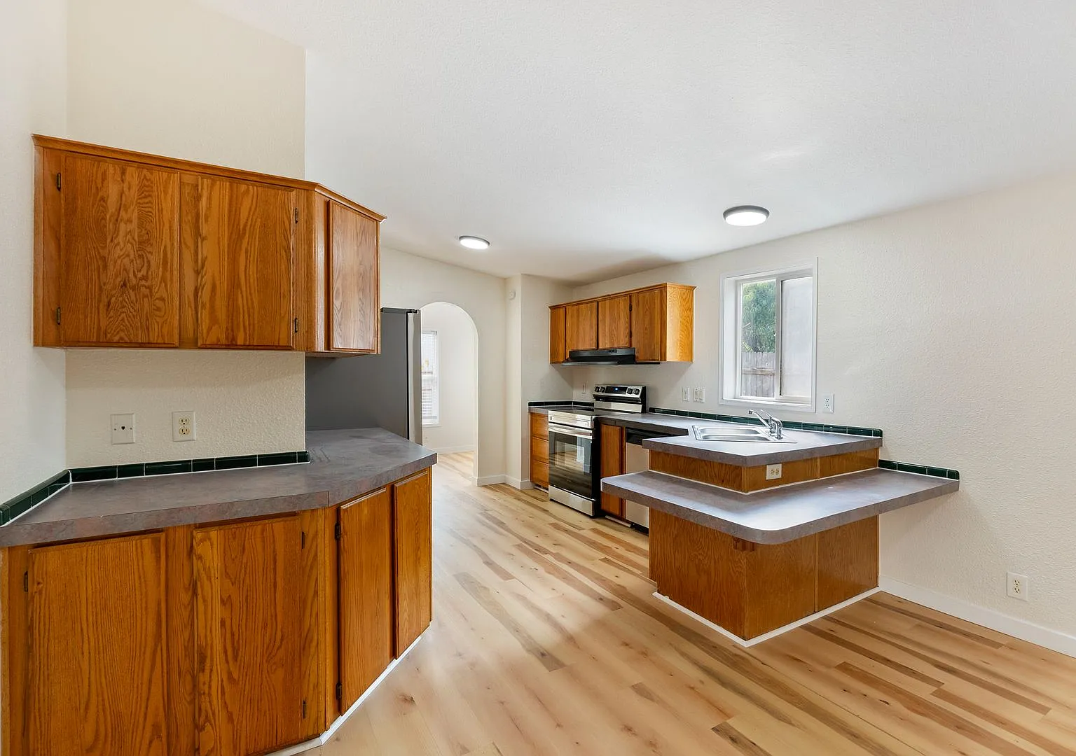 3 Bedroom, 2 bathroom home available in the Pleasant Valley neighborhood — Photo 4