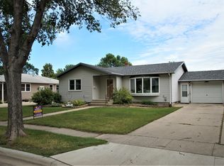 1403 S 6th St, Aberdeen, SD 57401