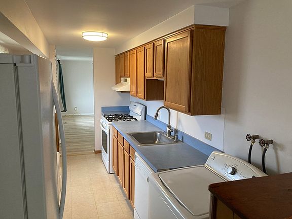 5th image of 304 Amarillo Dr