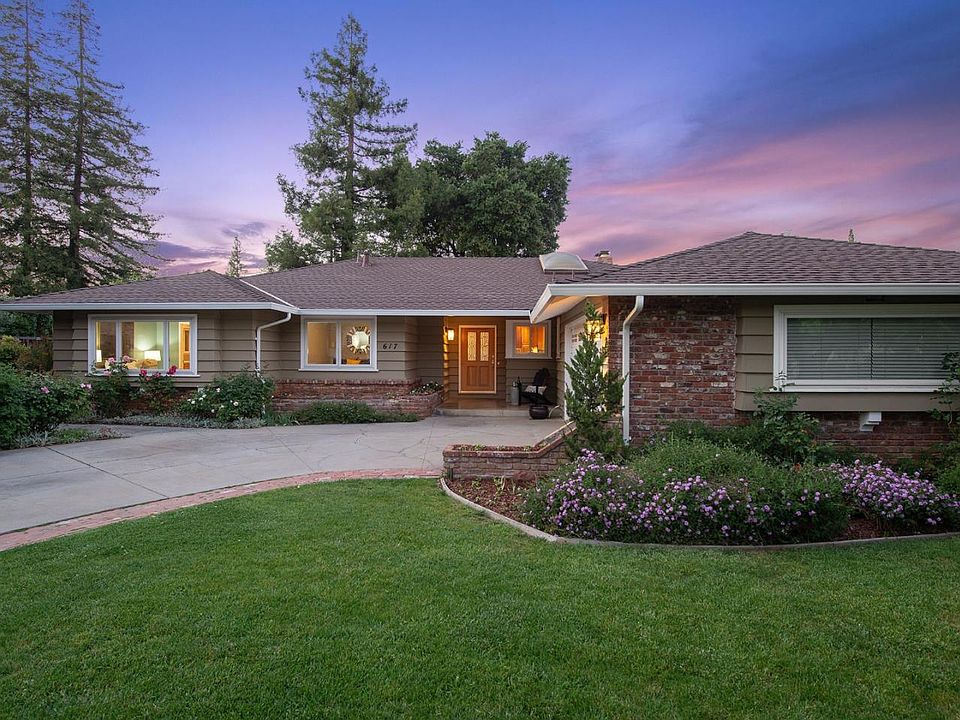 2nd image of 617 Stardust Ln