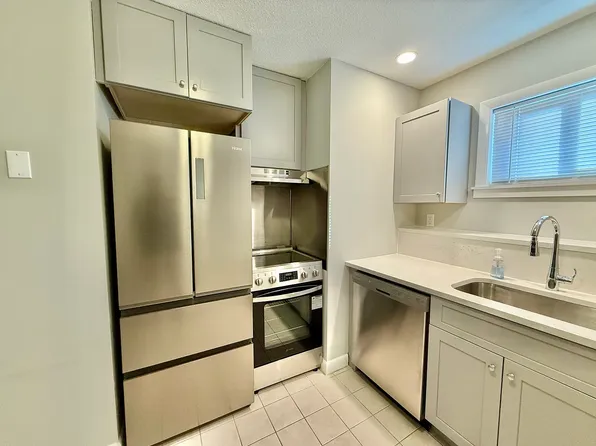 8 Friend St APT 1, Waltham, MA 02453