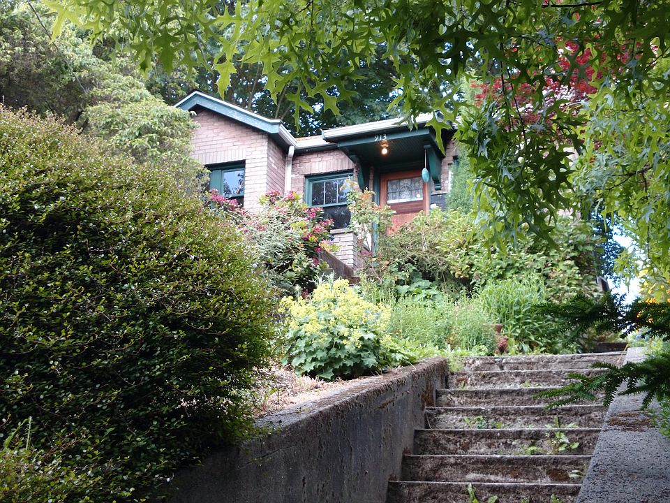 2nd image of 915 19th Ave