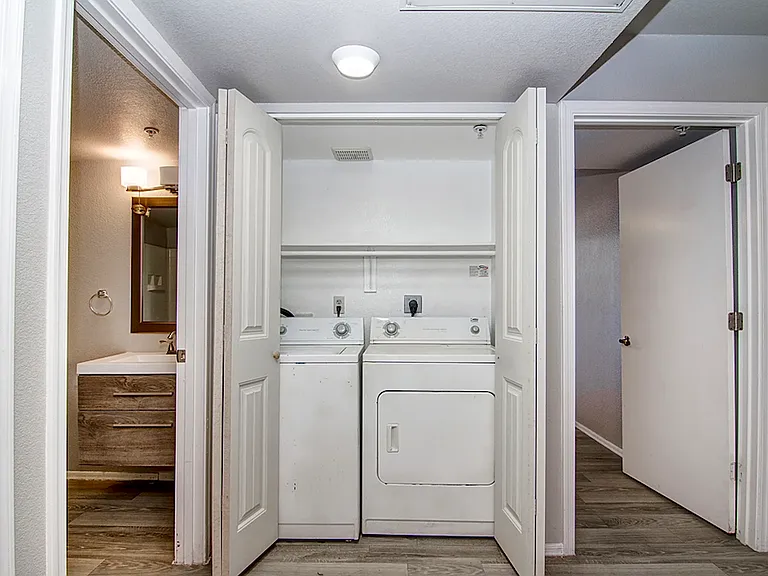 36 E Vaughn Ave — Photo 28