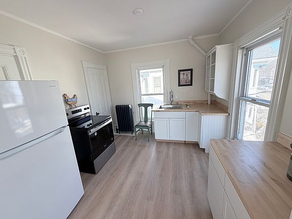 4th image of 16 Parkview Ave #2