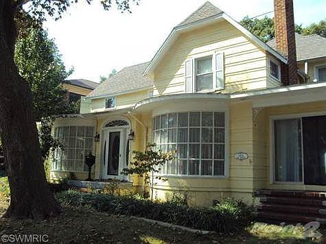 2nd image of 1404 Lake Blvd