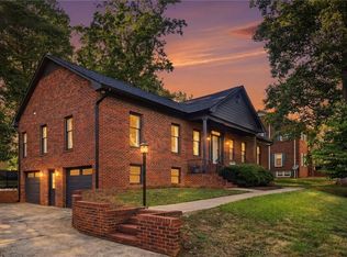 1832 Hunters Forest Dr, Winston Salem, NC 27103