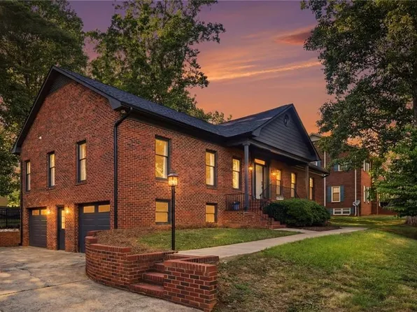 1832 Hunters Forest Dr, Winston Salem, NC 27103