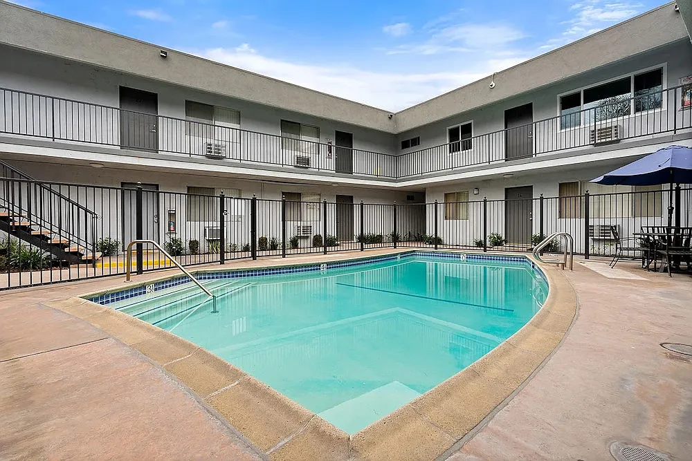 Downey Court Apartments — Photo 1