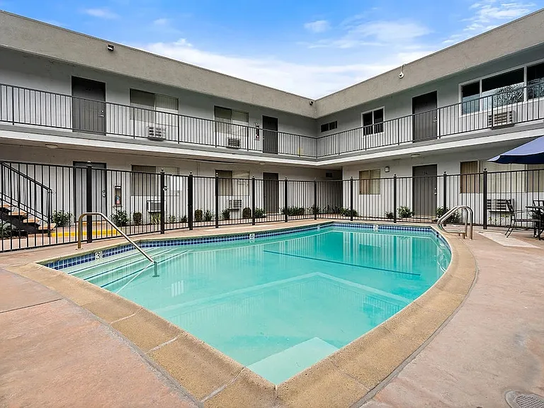 Downey Court Apartments — Photo 1