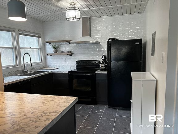 3rd image of 6 Yacht Club Dr APT 115-A
