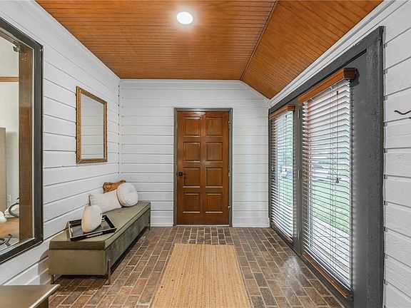 4th image of 206 Lakeside Dr