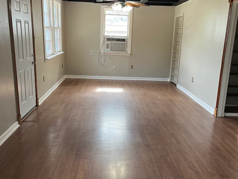 1517 Kabel Dr — Photo 1