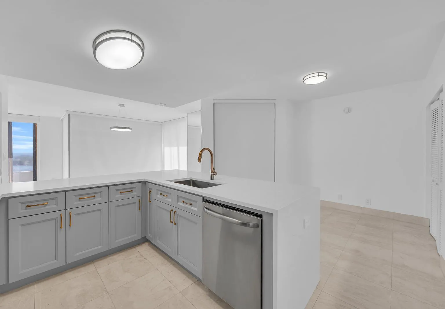 2 bed, 2.5 bath, 2091 sqft, $9,500 — Photo 3
