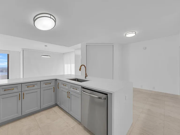 529 S Flagler Dr #14H — Photo 3