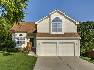 7802 N Amoret Ave, Kansas City, MO 64151
