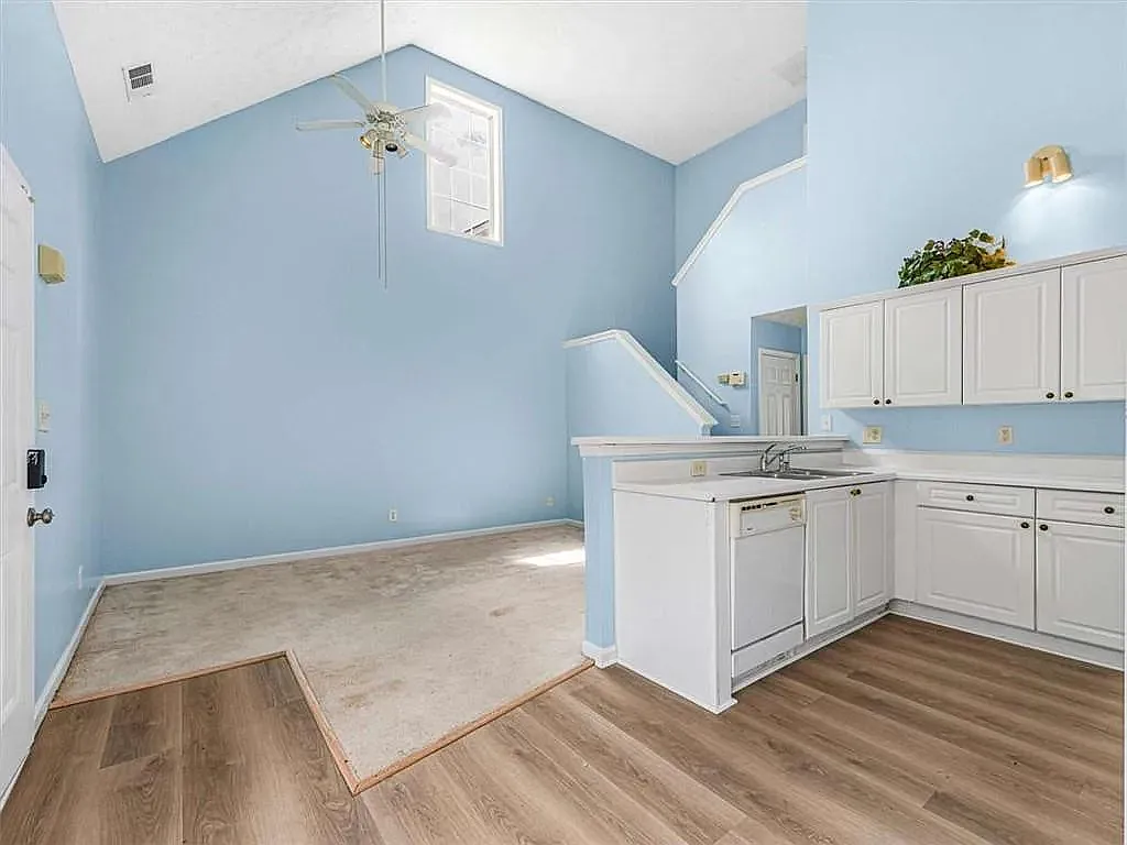 2 bed, 1160 sqft, $2,200 — Photo 4