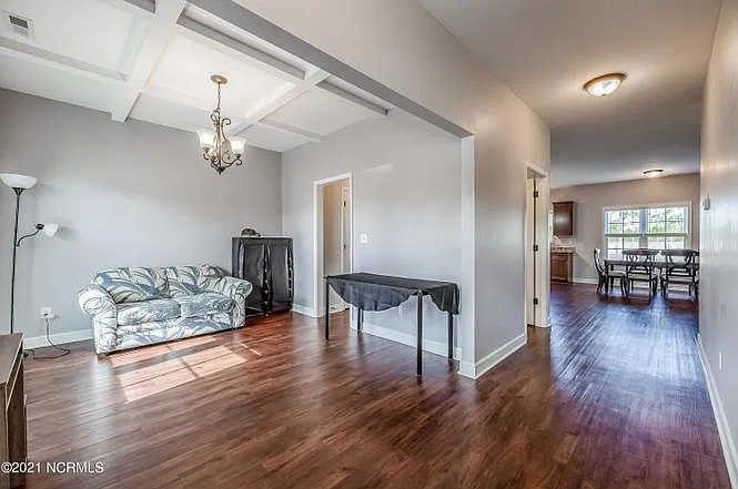 4 bed, 2.5 bath, 2775 sqft, $2,500 — Photo 4