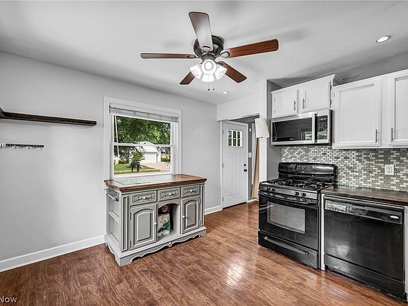 5th image of 294 Broadview Ave