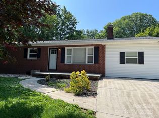 2615 Green Acres St, Lenoir, NC 28645