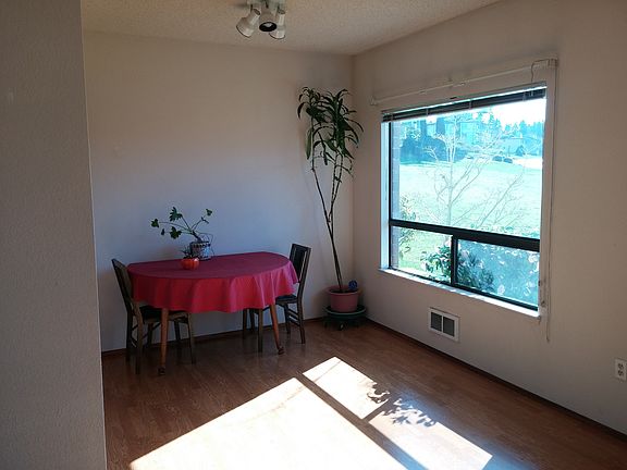 3rd image of 23301 Lakeview Dr