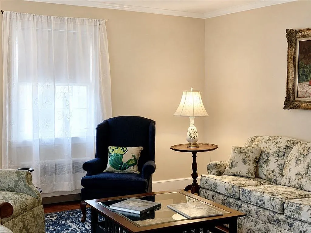 2 bed, 1.0 bath, 1182 sqft, $2,550 — Photo 2