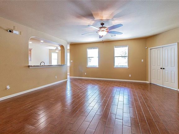 4th image of 1116 Barclay Dr
