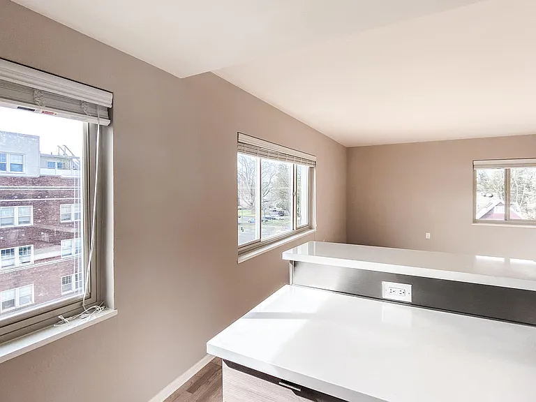 Park Tower Apartments — Photo 99