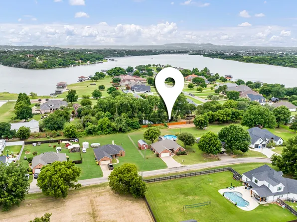 706 Janis St, Granbury, TX 76049