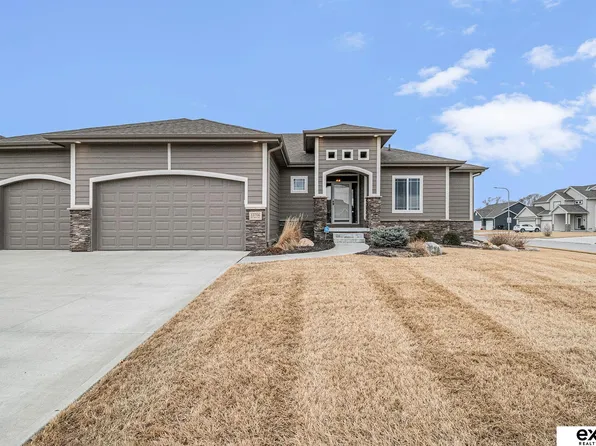 13706 S 49th St, Bellevue, NE 68133
