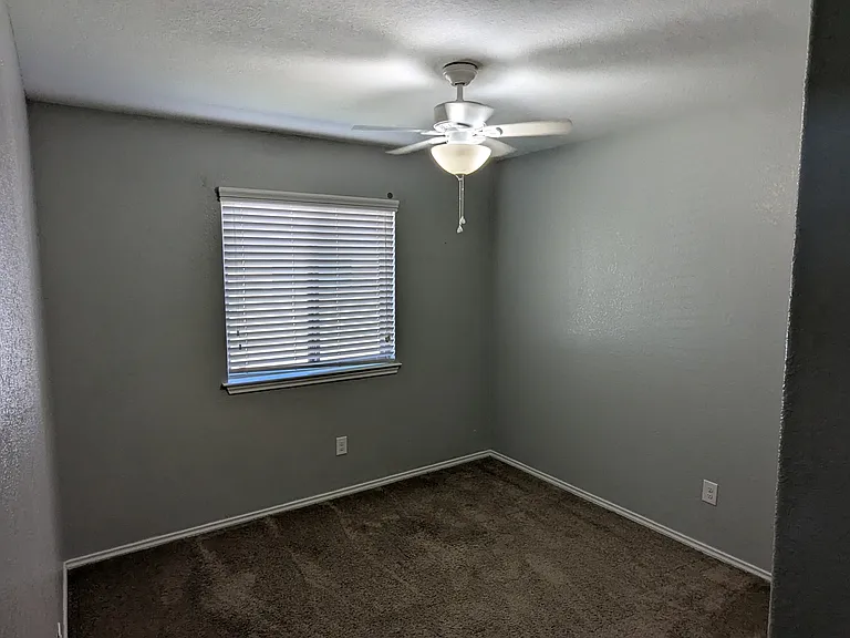 1105 Wethersfield Ln — Photo 14