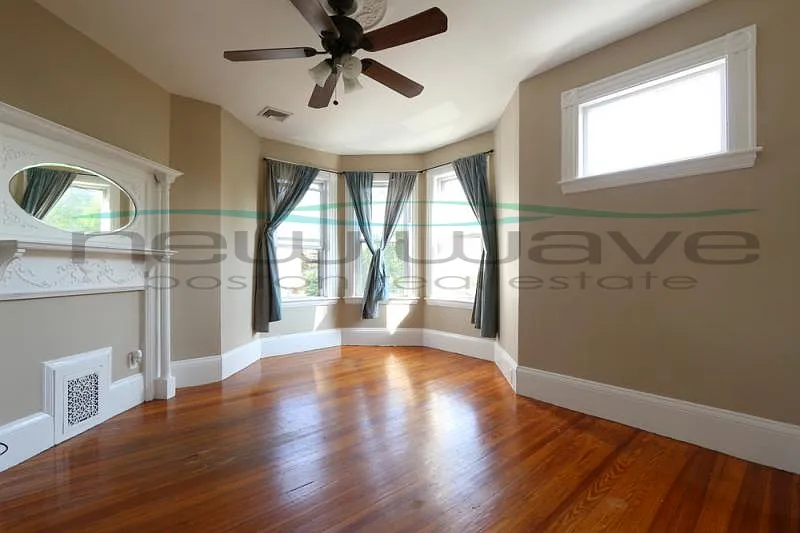 4 bed, 1300 sqft, $6,400 — Photo 4