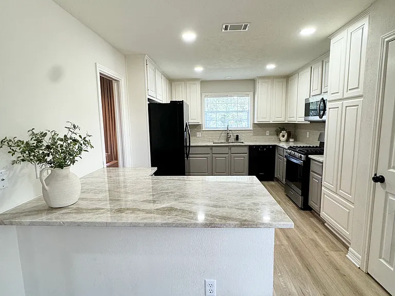 4116 Bedford Dr — Photo 7