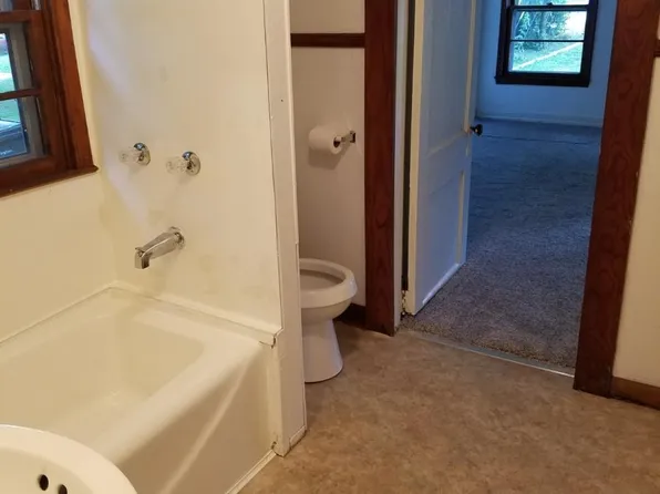 311 Chestnut St, Burlington, NC 27217