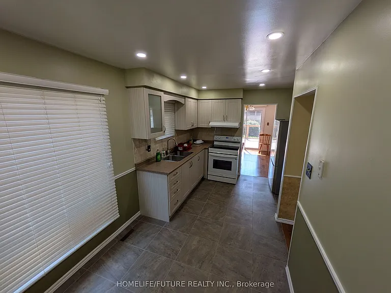 40 Longstaff Dr — Photo 6