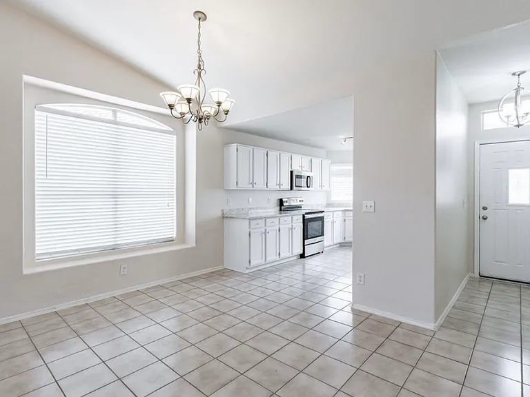 4460 E Verbena Dr — Photo 2