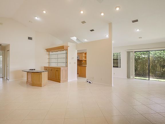 5th image of 7020 Bitterbush Place