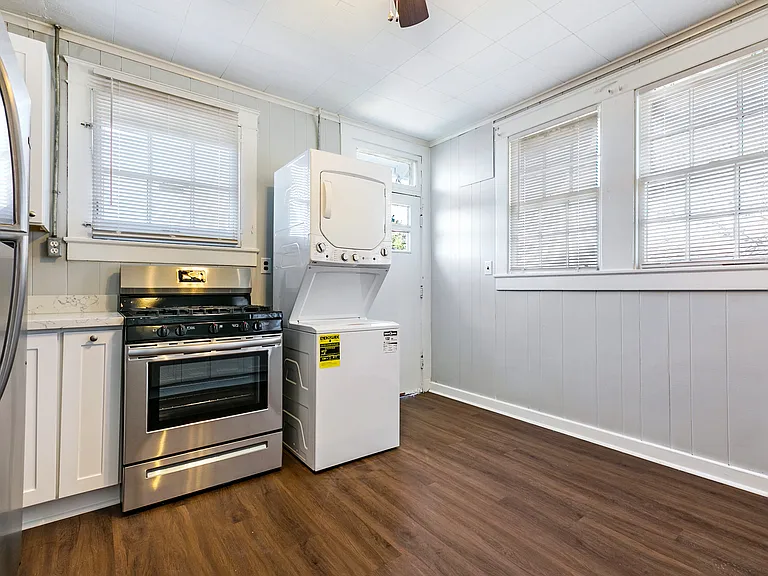 2510 S Carrollton Ave — Photo 4