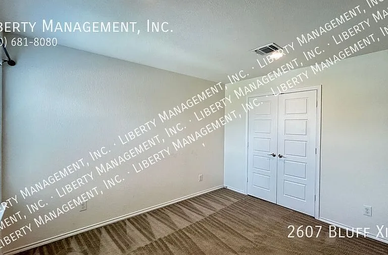 2607 Bluff Xing — Photo 31