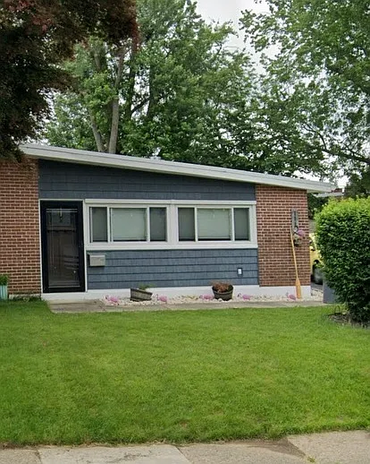 3 bed, 1.5 bath, 1080 sqft, $2,300 — Photo 2