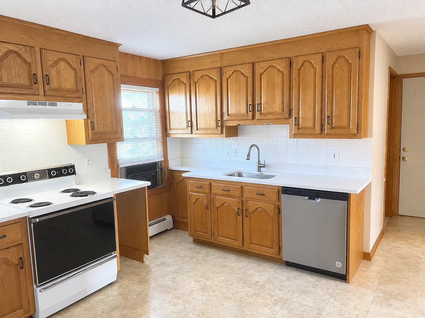 2 bed, 1100 sqft, $1,950 — Photo 2
