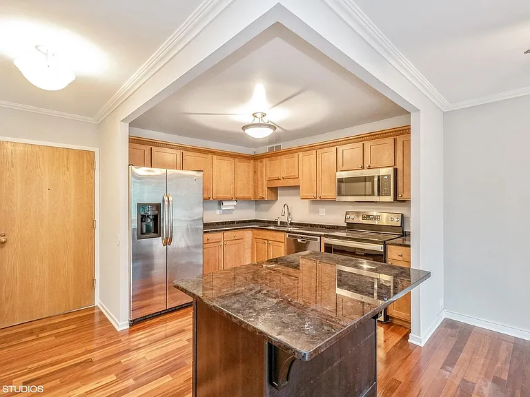 211 E Ohio St #1914 — Photo 3