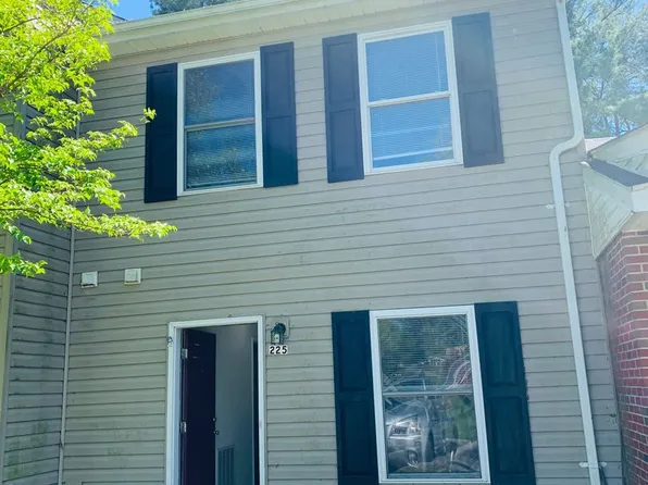 225 Freestone Dr NE, Christiansburg, VA 24073