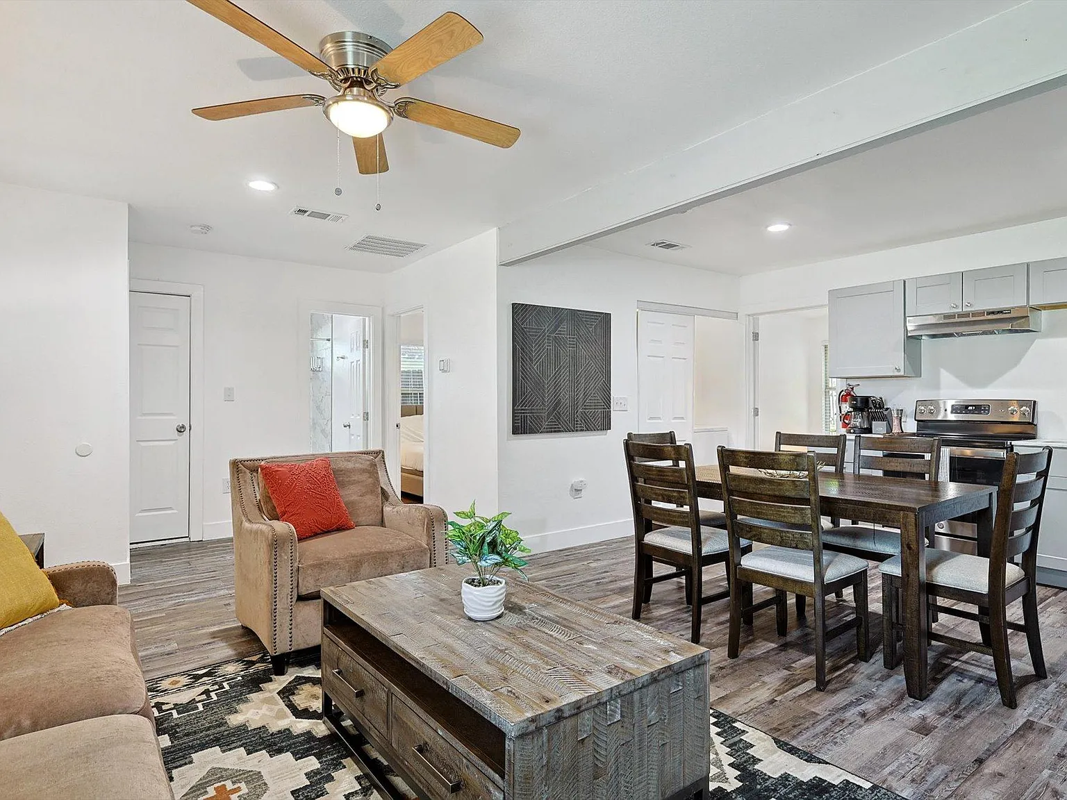 3 bed, 1087 sqft, $7,000 — Photo 4