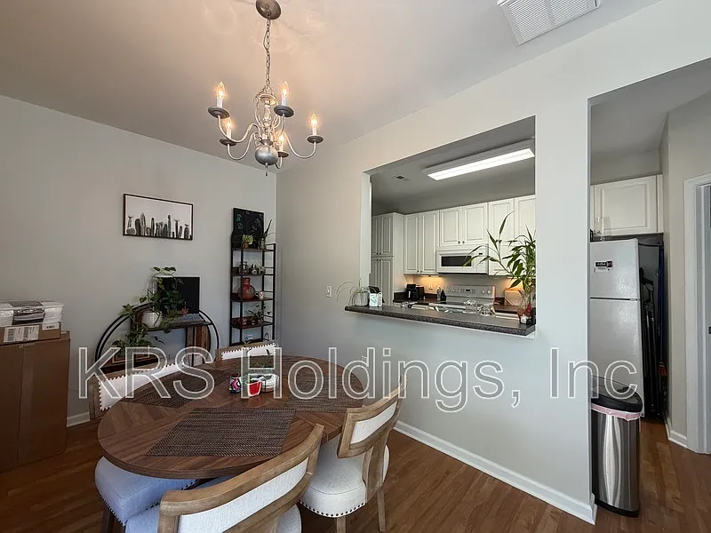 2 bed, 2.5 bath, 1424 sqft, $2,200 — Photo 3