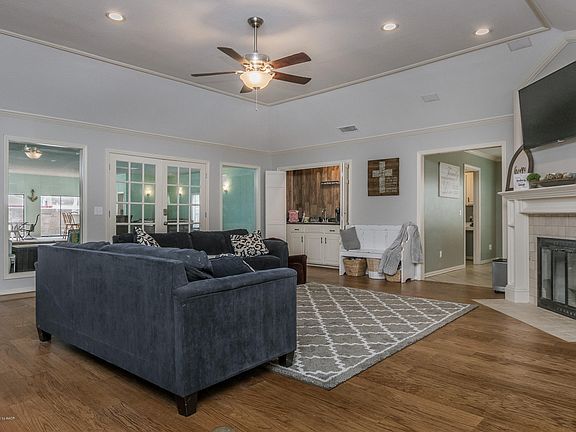2nd image of 4032 Oakhurst Dr