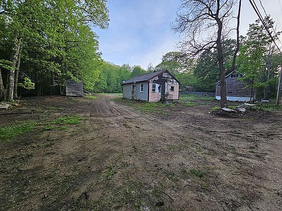 3rd image of 194 Currier Rd